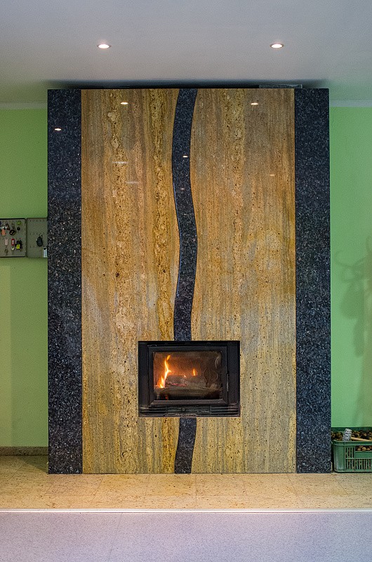 Obklad na krb z prírodného kameňa