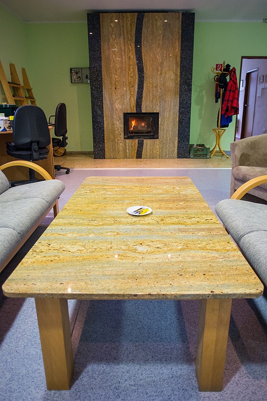 Obklad na krb z prírodného kameňa, kamenná doska na stôl