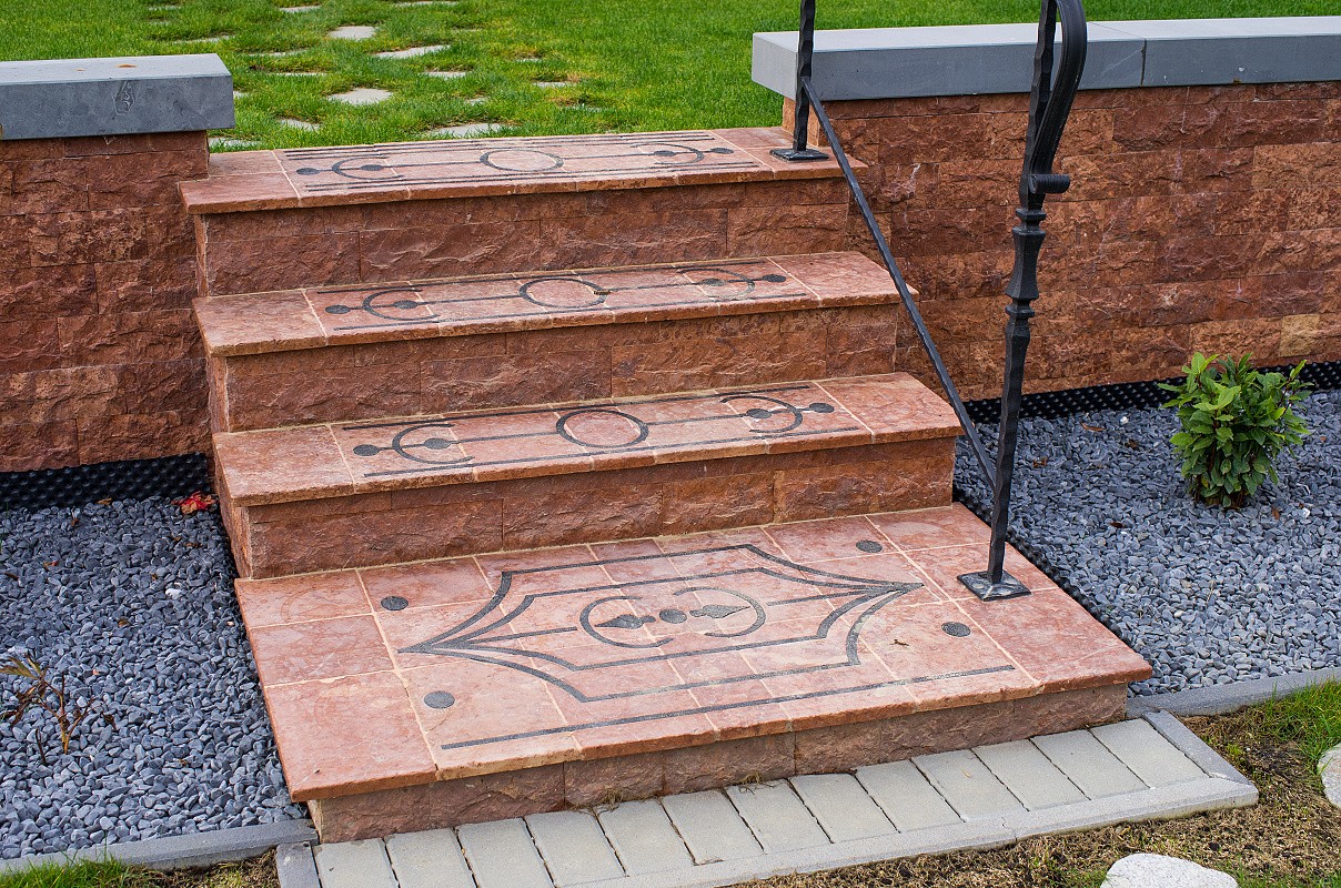 Obklad z kameňa na schody a múrik