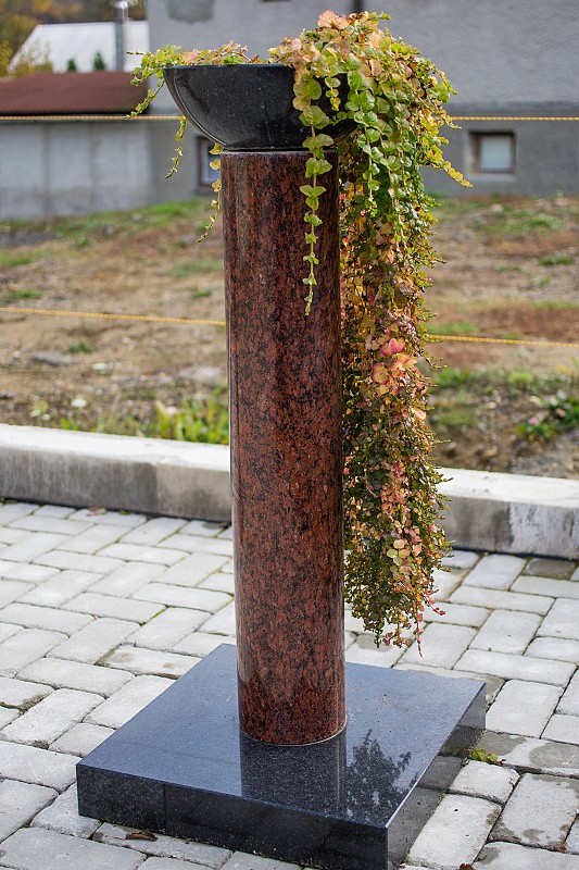 Exteriérový doplnok z kameňa