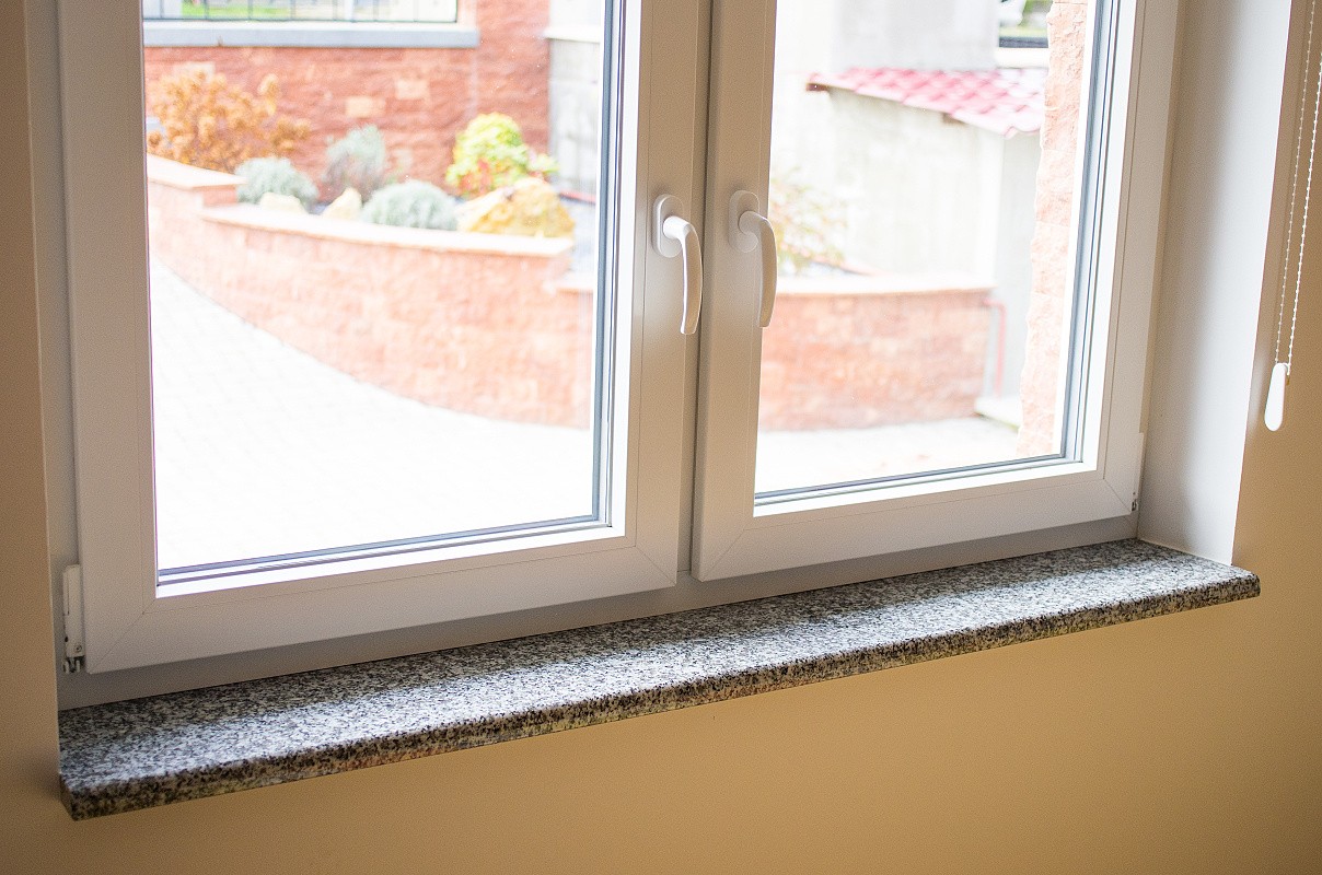 Parapety z kameňa (prírodná žula)