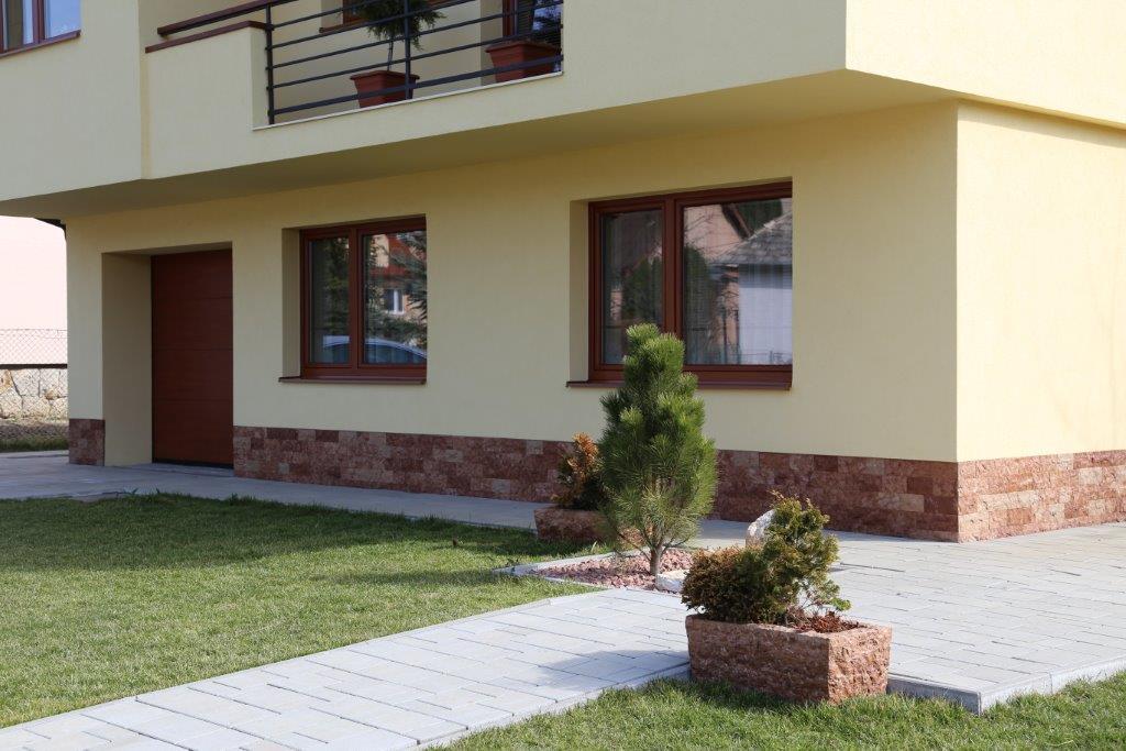 Exteriérový kamenný obklad a záhradné doplnky z kameňa
