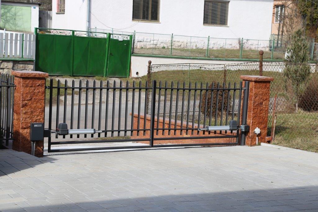 Exteriérový obklad na plot z kameňa